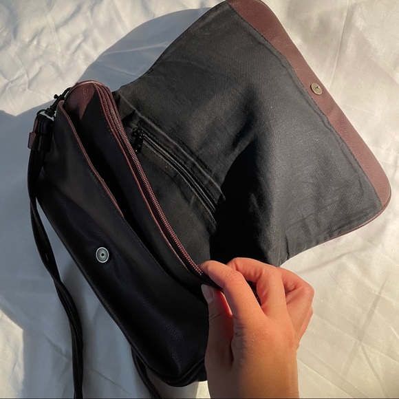 Vintage plum shoulder/crossbody baguette bag EUC - Picture 3 of 6